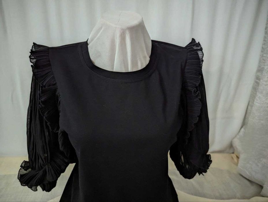 Блуза-футболка Sandro Paris з акцентними рукавами, розмір М