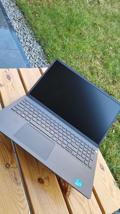 Dell Vostro 3510 i5 / 8GB/ 512GB