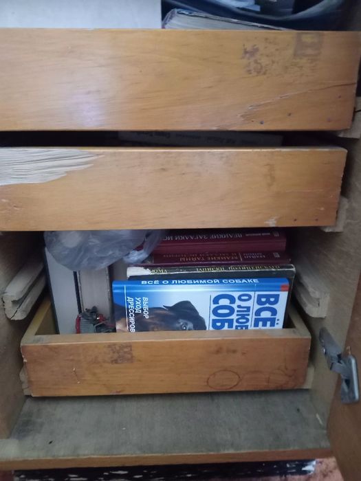 Продам письмовий стіл з натуральної деревини