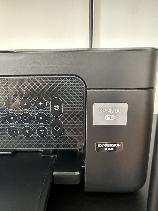 Impressora Epson XP-4200 series como nova + tinteiro preto quase cheio. Entrega em maos em Lisboa e outras zonas país