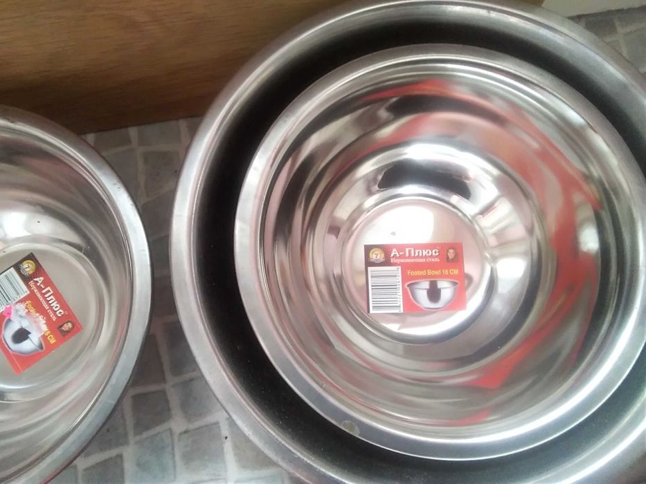 НЕРЖАВЕЮЩАЯ ПОСУДА ланч бокс , ,миски. Кастрюля 2л -эмаль СССР