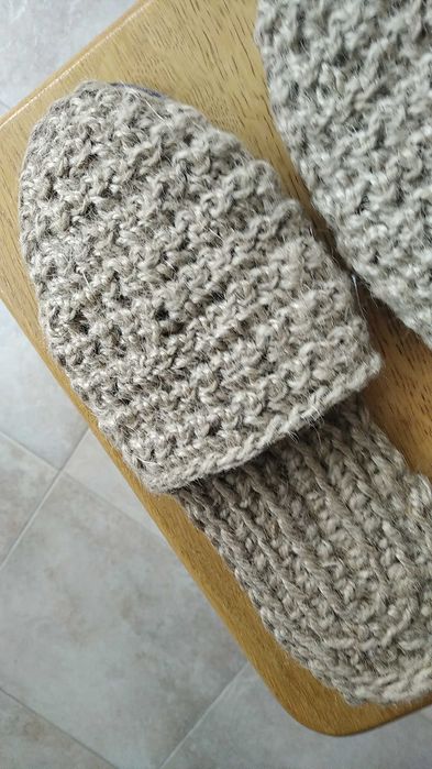 Вязані вручну вироби-домашні капці із джуту