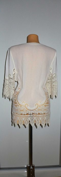 Elegancka bluzeczka z koronką 44