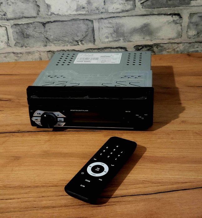 Radio z wysuwanym ekranem