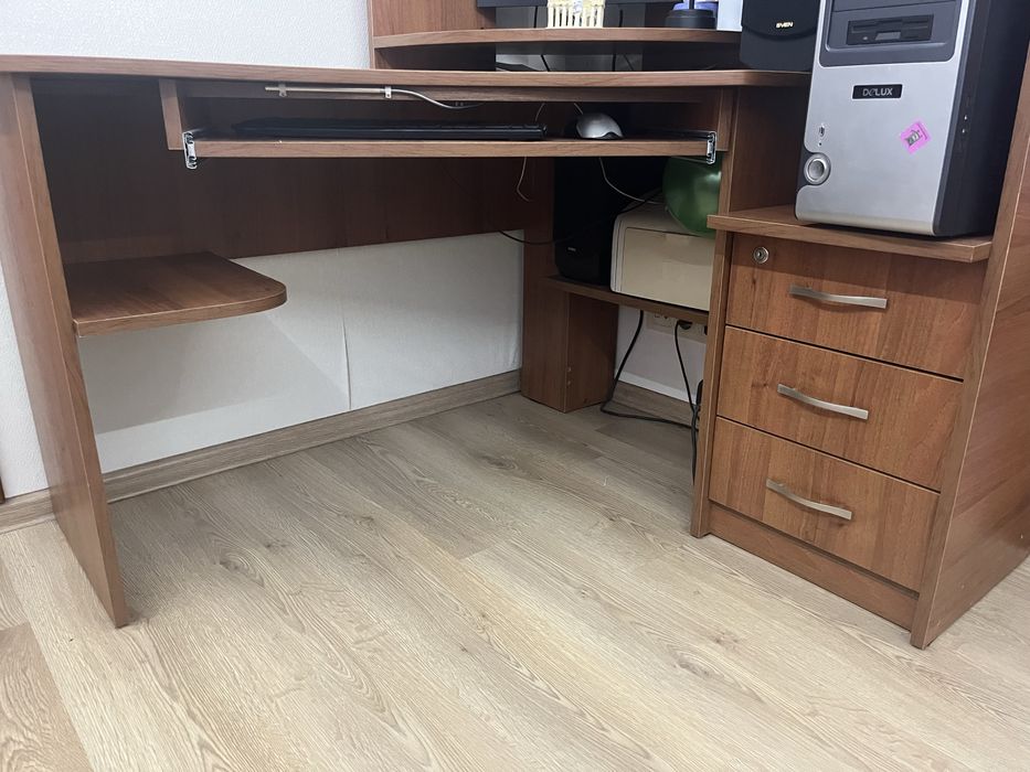 Компютерний стіл