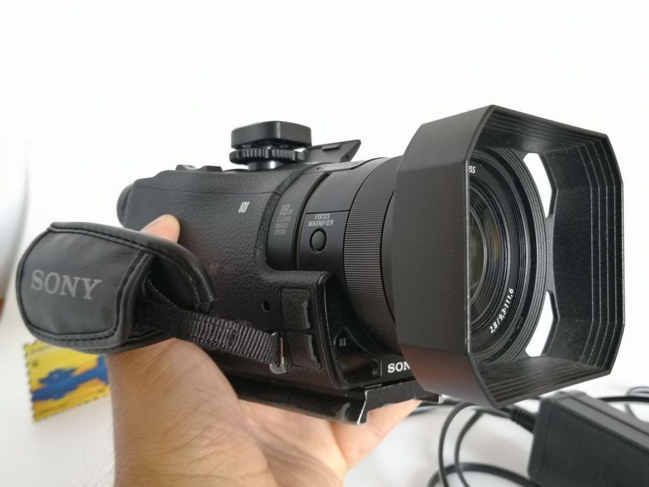 Камкордер Sony FDR-AX100E Видеокамера