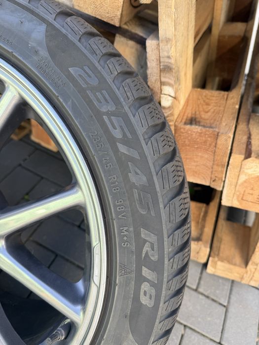 Диски колеса 18 R18 5 114,3 235 45 Pirelli зима  Тесла Tesla модель Model 3