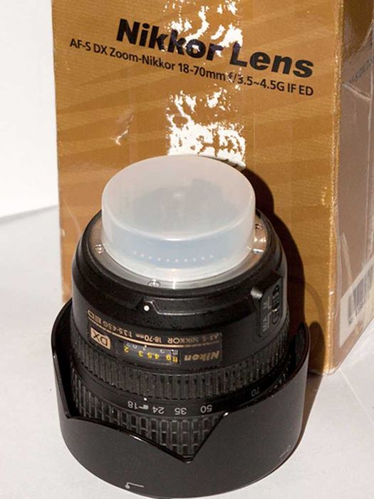 об*єктив Nikon AF-S DX  18-70mm f/3.5-4.5G ED-IF