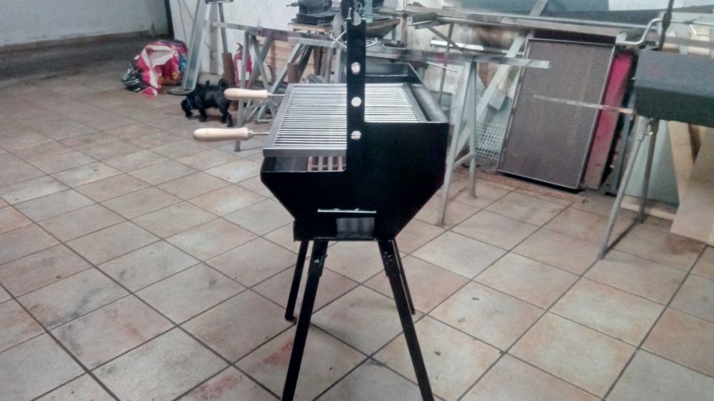 Grelhador/porco no espeto