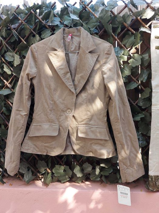 Conj. 2 peças Tam.S - Blazer c etiqueta + Calças