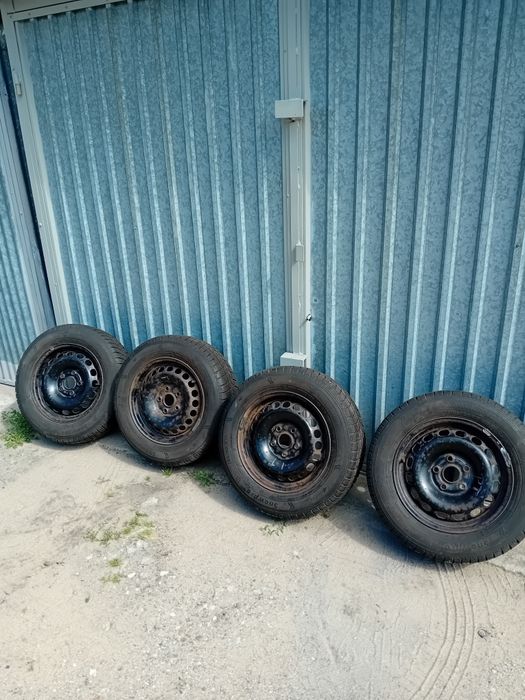 Komplet opon R15 wraz z felgami stalowymi