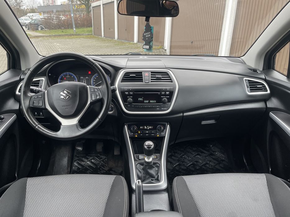 SUZUKI SX4-S-CROSS 1,6DDIS 120km Keyless Go