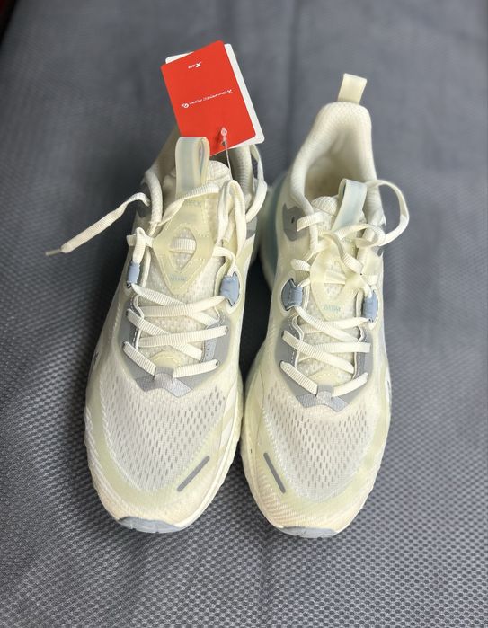 Кросівки (26,5см)