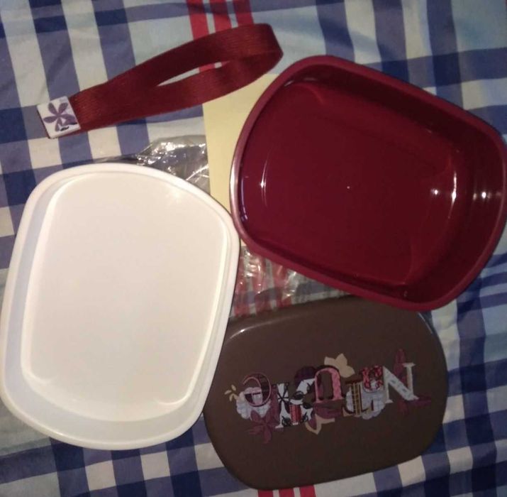 Лоточок пластиковий двоярусний новий продам або обміняю на вкусняшки