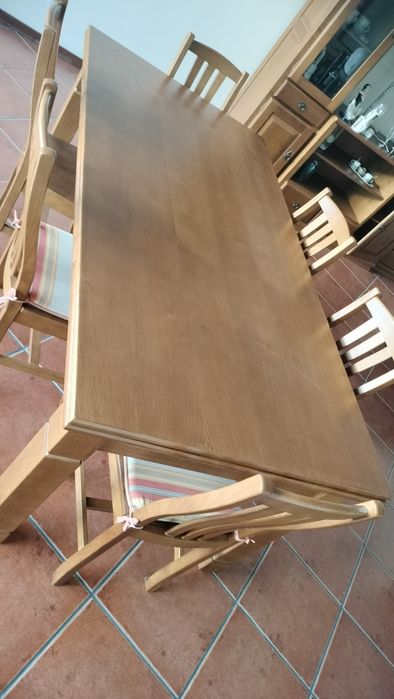 Mesa de Jantar,6 cadeiras em madeira ,extensível