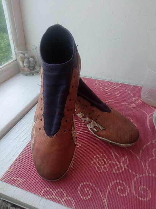Футбольні  бутси фірми Nike