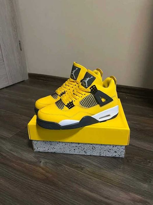 Jordan_4_Retro_tour_yellow R.42