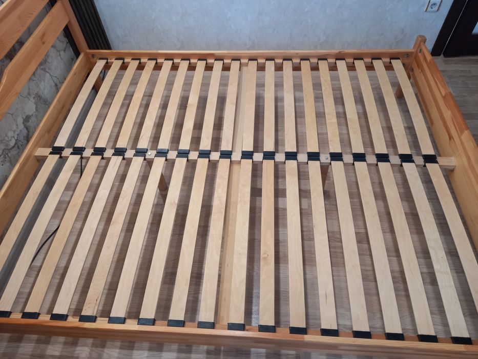 Продам двуспальне ліжко (кровать) 160 на 200 недорого