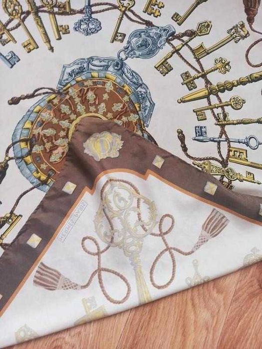 Люксовий шовковий платок хустка
Hermes