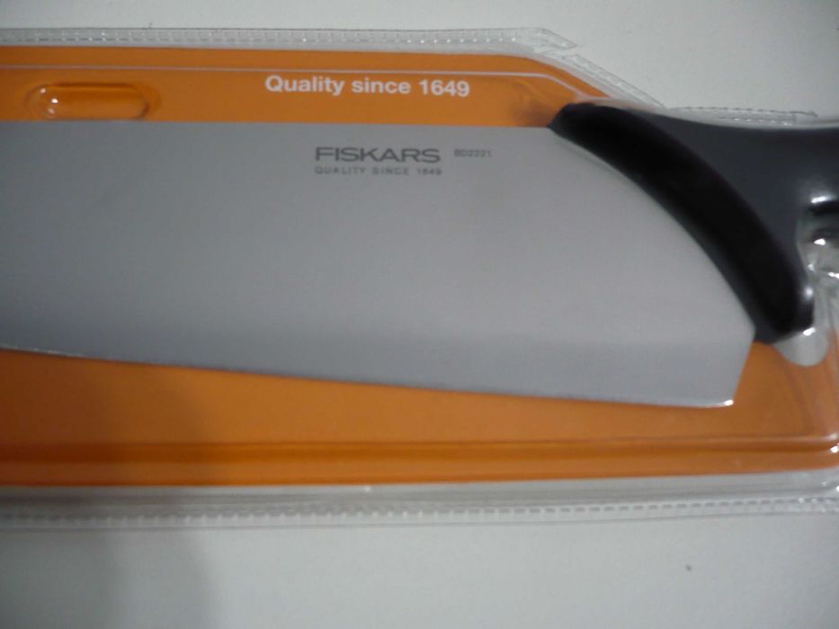 nóż szefa kuchni 21cm Fiskars