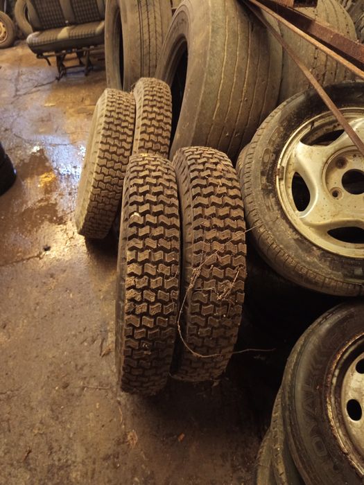 Pneus completamente novos