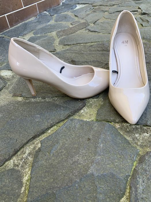 Туфлі на підборах