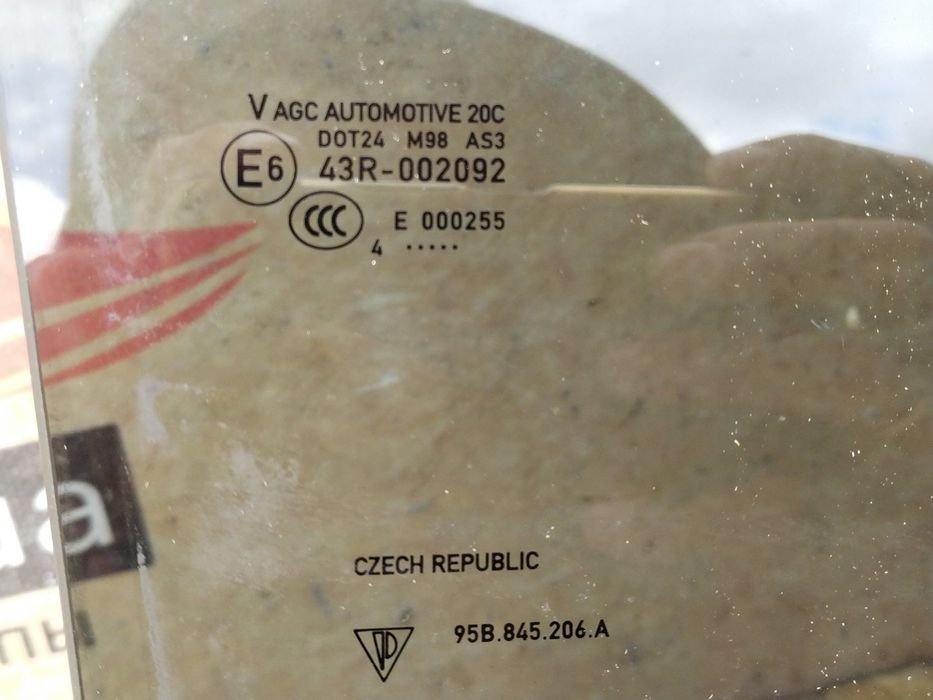 Porsche Macan 2014- стекло двери заднее правое 2014 год 95B845206A