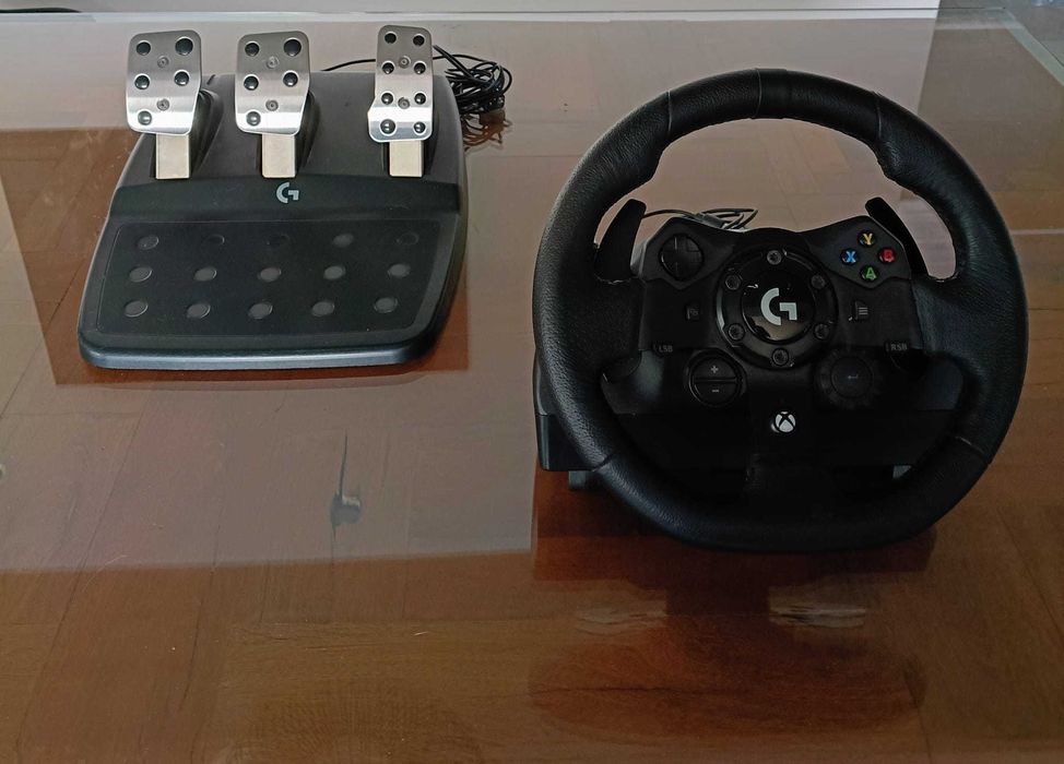 Kierownica Logitech G923 z pedałami.