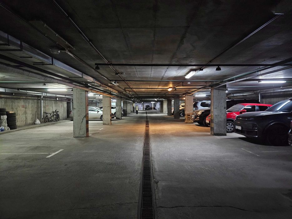 БЕЗ % Продаж паркомісця у цегляному будинку |м| Лівобережна