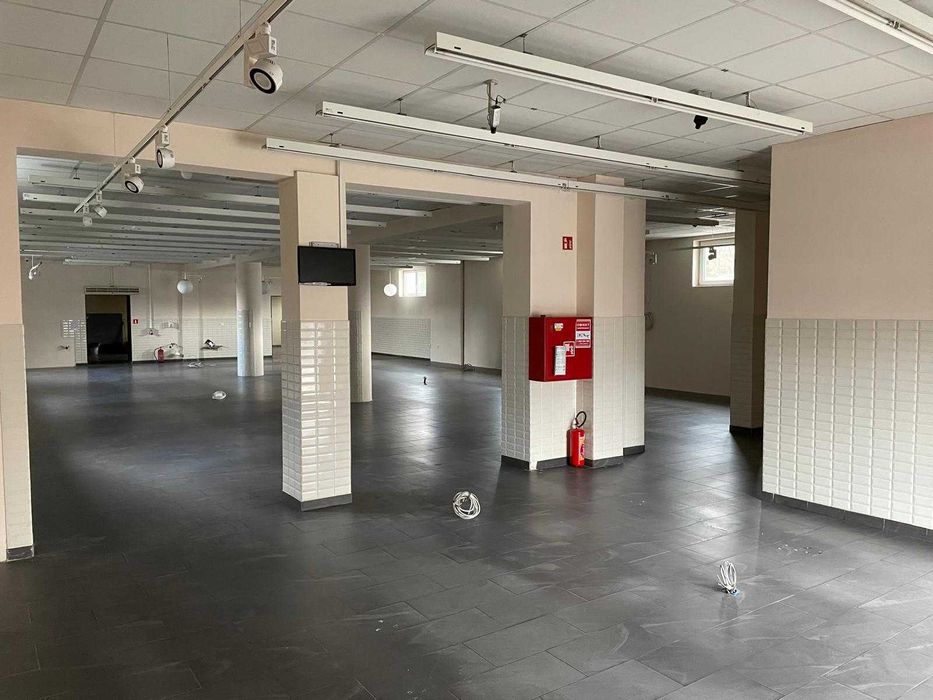 Budynek Handlowo- Usługowy  Do Wynajęcia Parter 340m2