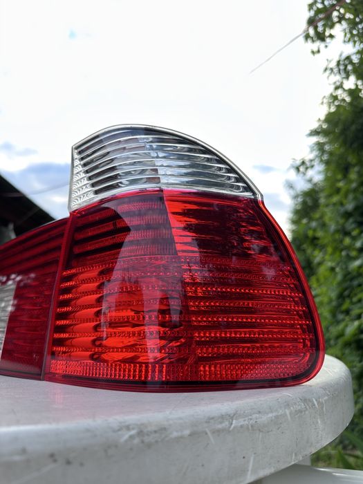 BMW E39 Touring lampy tylne polift OEM Valeo białe komplet