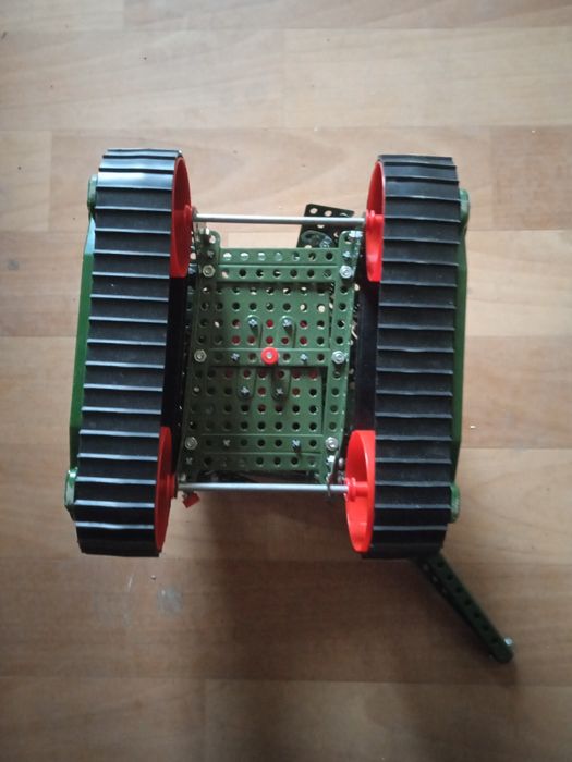 Танк из конструктора Lego