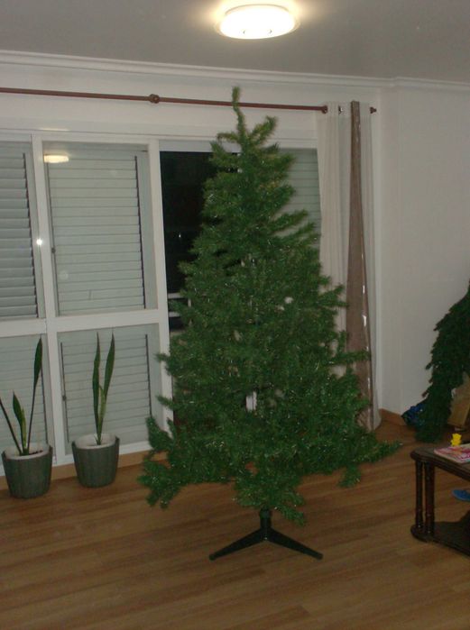 Árvore de Natal artificial com 210 cm de altura