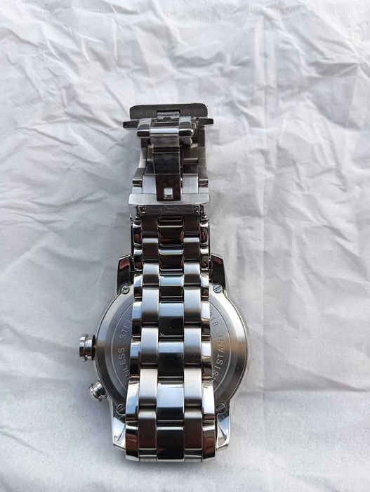 Relógio Suíço JAGUAR, que conjuga requinte, elegância e bom gosto.