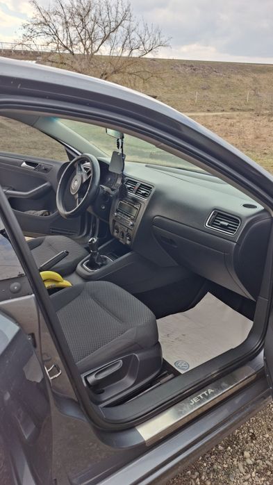 Машина обслужена  нова ризина  .  Всі питання по  телефону