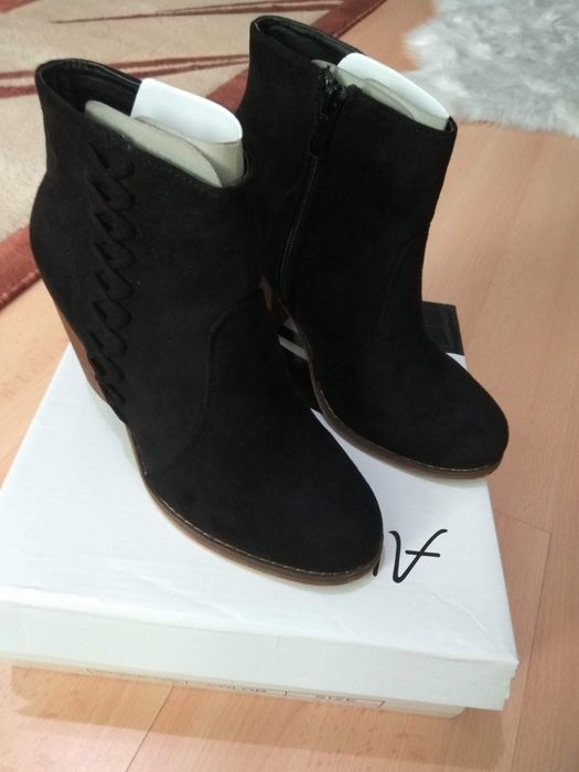 Piękne botki na słupku r. 36 NOWE!