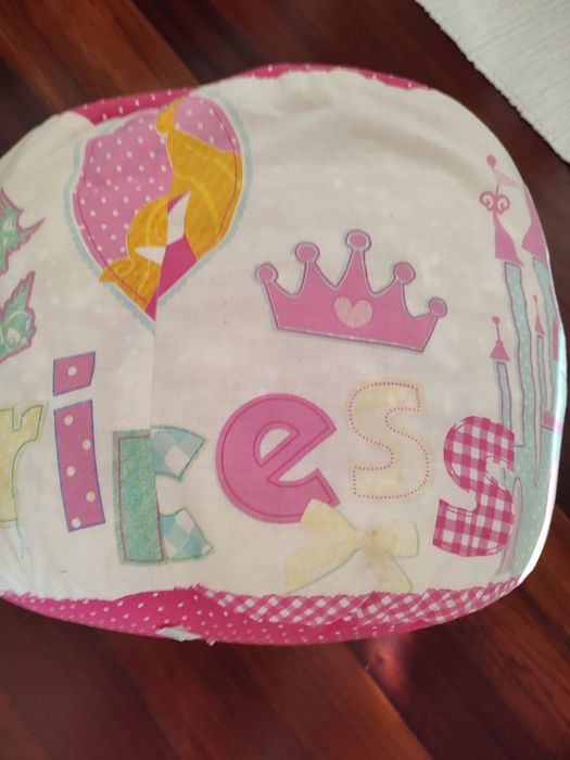 Puf infantil de menina