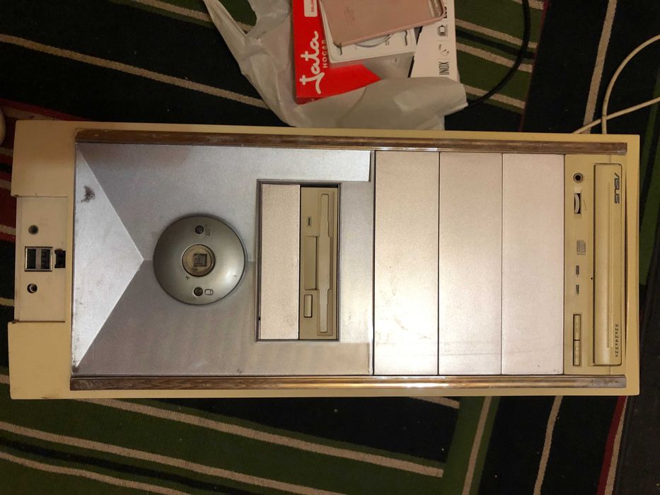 Компьютерные корпуса--3-штуки