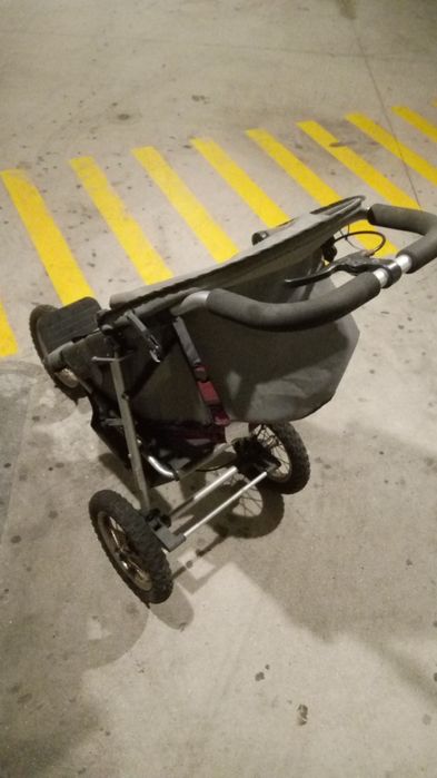 Carro de bebê de 3 rodas