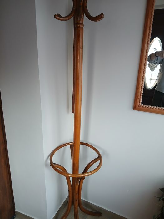 Wieszak stojący z czasów PRL