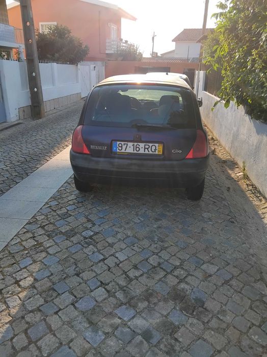 CLIO com ar condicionado