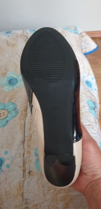 Śliczne czułenka lakierowane na szpilce, nowe. Idealne na jesień.