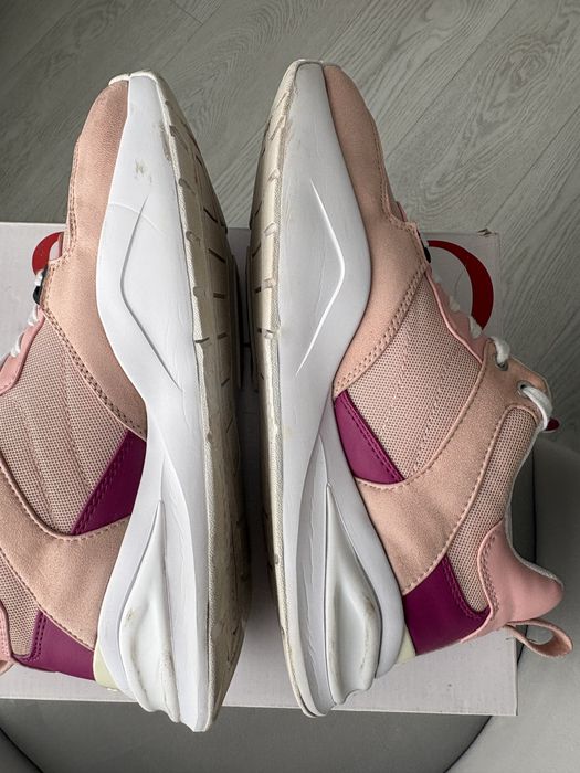 Кросівки Guess 41 р.