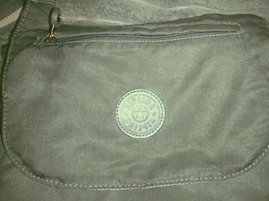 Сумка KIPLING Брал Сумку поносил 2 дня продаю просто денги нужни