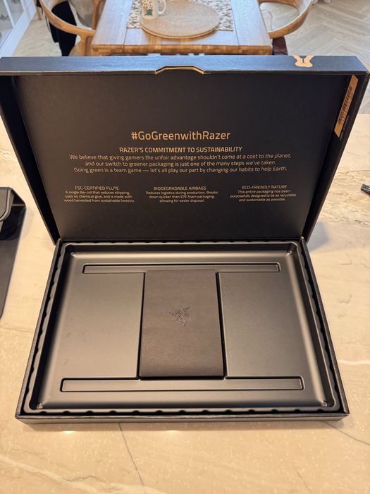 Razer Blade 15 Advanced RTX 3080 / i7 / 32GB RAM / 1TB SSD + akcesoria