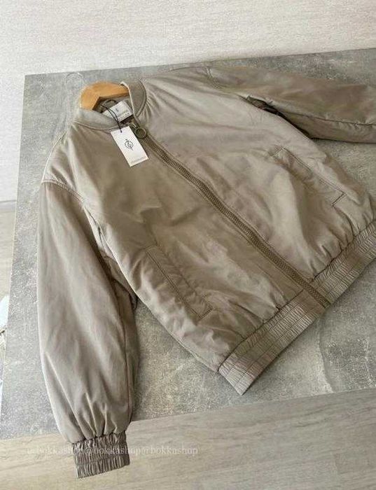 Бомбер Stradivarius