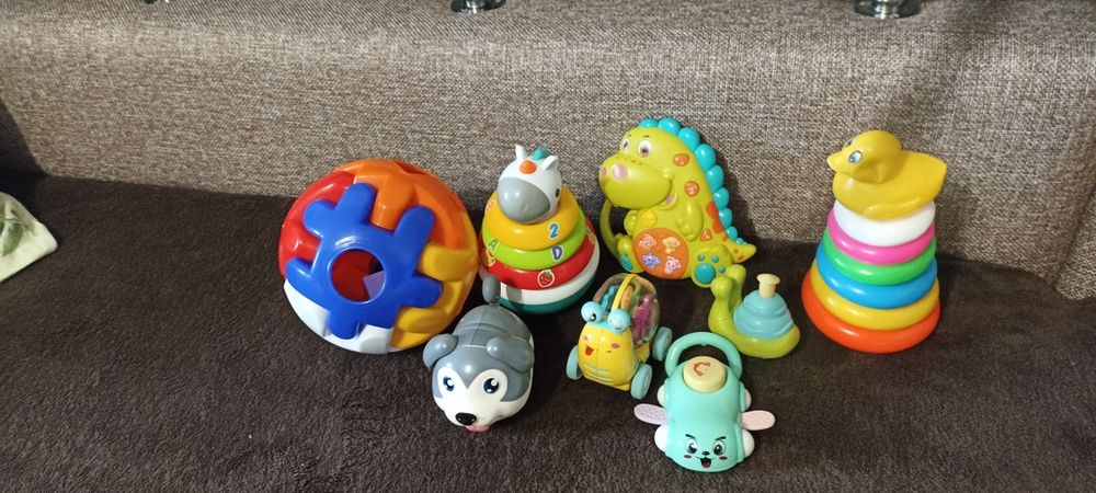 Дитячі іграшки для розвитку