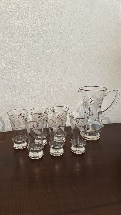 Conjunto de copos com jarro