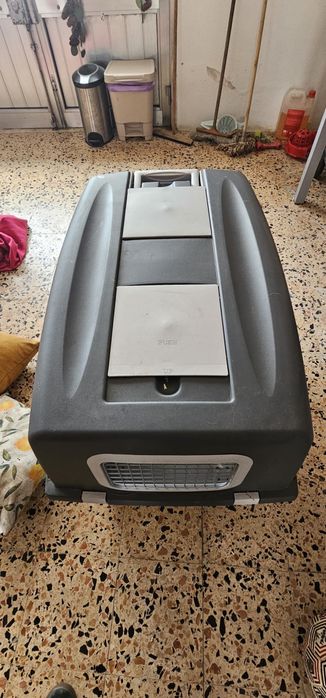 Caixa transportadora de cão