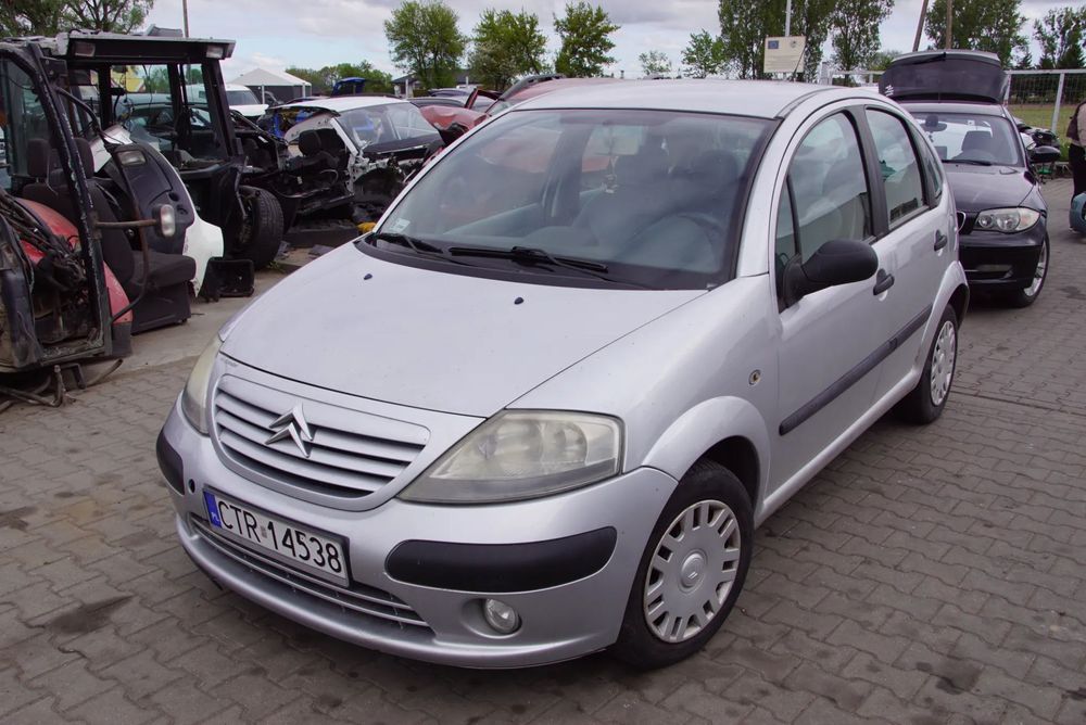 Auto na części - Citroen C3 I 1.4 73 KM KFV 20CQ09 EZR 2003R Silnik Skrzynia Drzwi Maska Błotnik Klapa Zderzak Lampa Lusterko Klamka Szyba Deska Kokpit Sterownik Moduł Czujnik Licznik Panel Wyświetlacz Kierownica